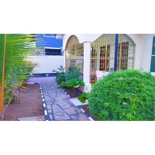 Lux Suites Mtwapa Holiday Home