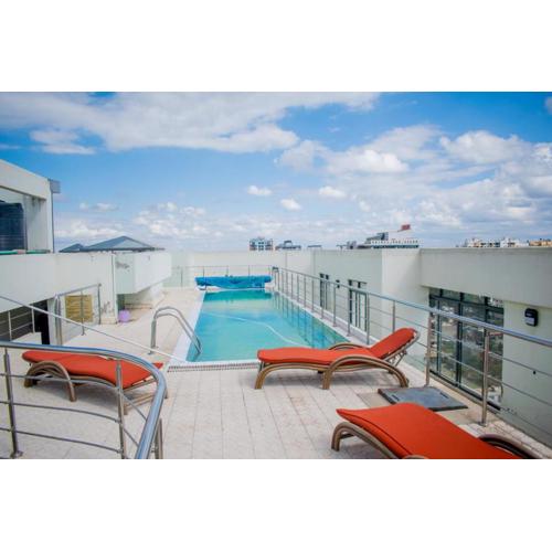 Lux Suites Silvestone Apartments