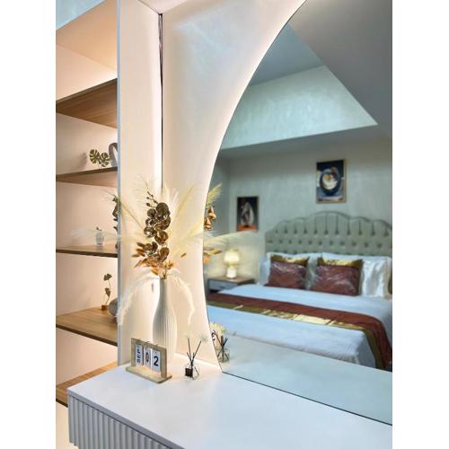 Luxe 1BR Condo - Near BGC & Venice Grand Canal