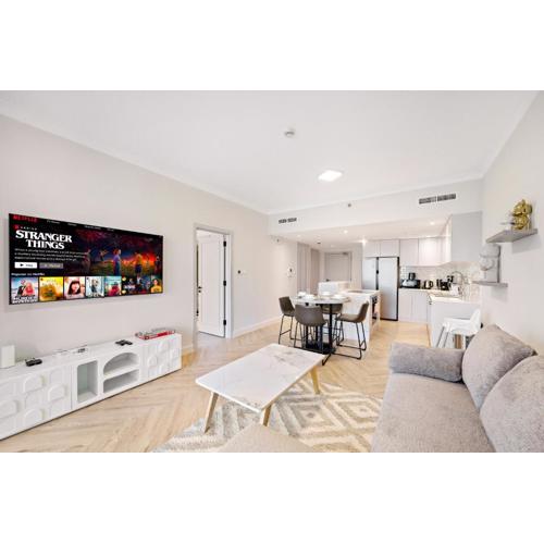 Luxe 1BR in Fairways East with Canal Views