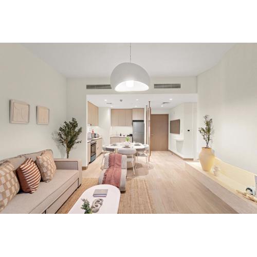 Luxe 1BR in Orchid Creek with Balcony Pool & Gym