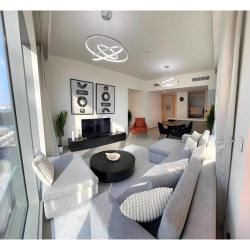 Luxe 2BR Apt near Burj Khalifa with pool view and a lively downtown boulevard walk