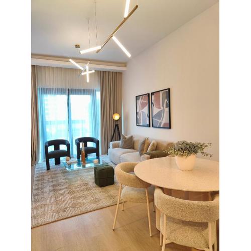 Luxe Business Bay 1BR with Burj Khalifa View