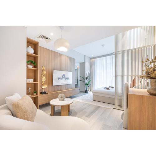 Luxe Central Marina Studio with Rooftop Pool