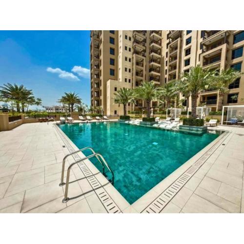 Luxe & Comfy Madinat Jumeirah - Apartment with Scenic Views - Pool Managed by SunnyHomes