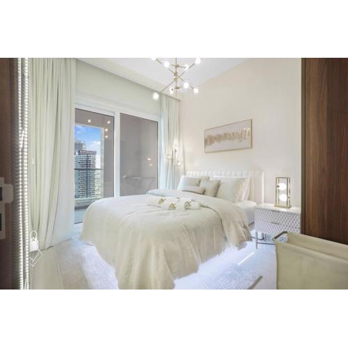 Luxe Den-1BR Cozy Treat By Canal side