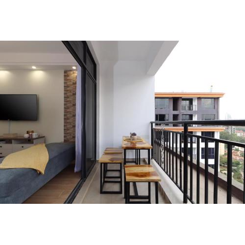 Luxe Home With Lovely Views, Balcony, Gym&Pool