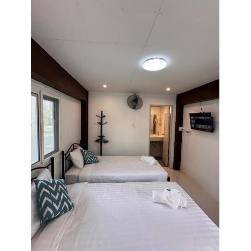 Luxe Nan Twin Bed Room