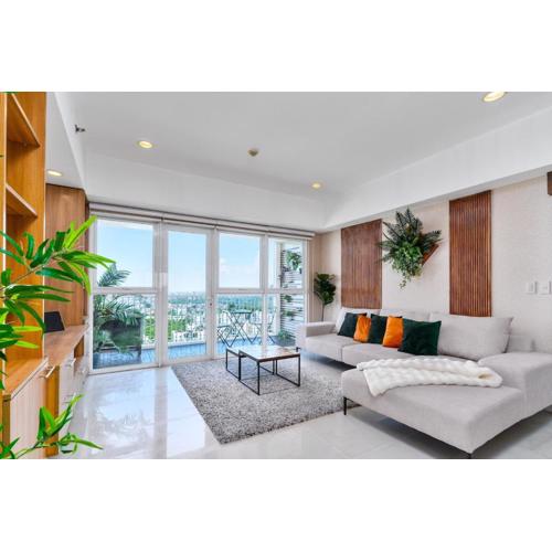 Luxe Suite With 180 Stunning City Views