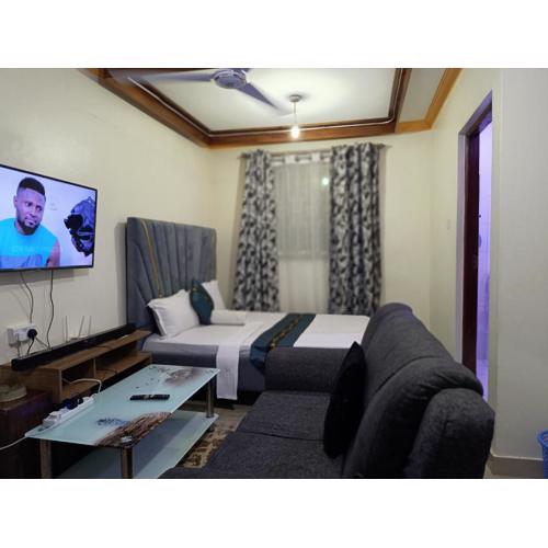 Luxe tavern and grills