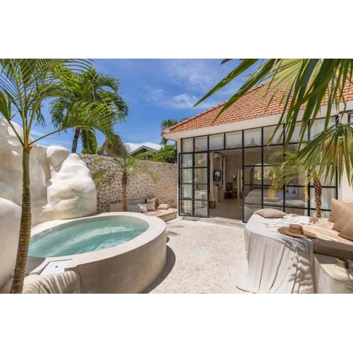 Luxe & Unique honeymoon Bocami Suites- 1 by OriVista