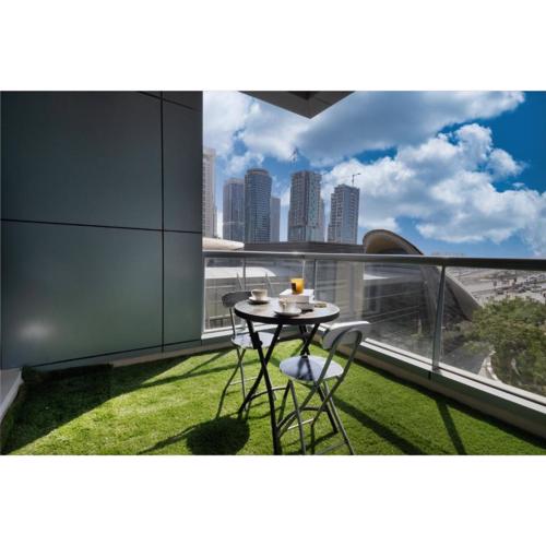 Luxe Vista - Top Location Dubai Marina 1BR - Metro and Beach Access
