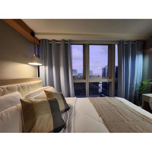 LuxeStaysMnl Coastal Chic Netflx 380MBPS Pool BGC