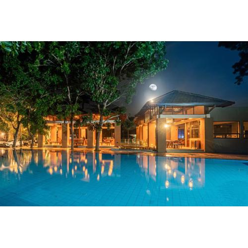 LUXTORI Arugambay - In-house guests are entitled to a 10 percent off at Cilantro Restaurant, Bloom Cafe, and Zeste Bar Lounge