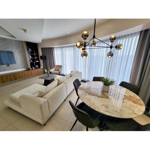 Luxurious 1 bedroom corner unit