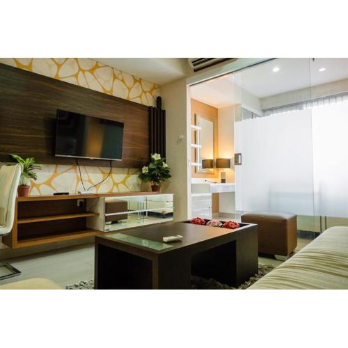 Luxurious 1BR At Dago Suites Apartment By Travelio