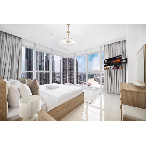 Luxurious 1BR in Court Tower Business Bay