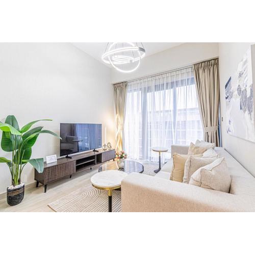 Luxurious 1BR Living in Azizi Riviera 39