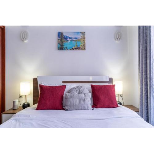 Luxurious-2 bedroom apartment with a swimming pool in Kilimani Nairobi