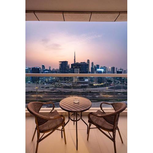 Luxurious 2BDR Apartment in Paramount Towers with Burj Khalifa Views