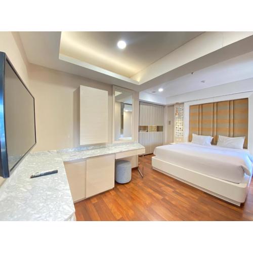 Luxurious 2BR Apartment at Parahyangan Residence By Travelio