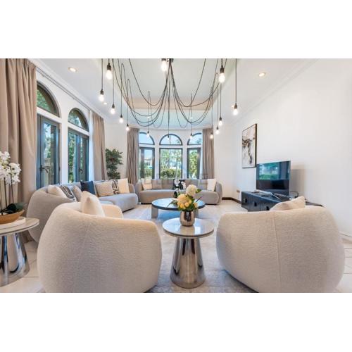 Luxurious 4BR with Maids Room Villa in Canal Cove, Palm Jumeirah by Deluxe Holiday Homes