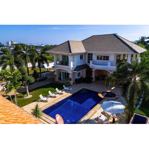 Luxurious 5-Bedroom Private Pool Villa! PV5