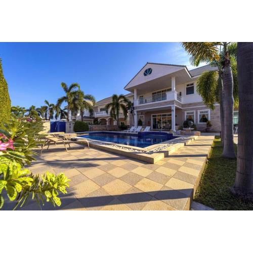 Luxurious 5-Bedroom Private Pool Villa! PV6