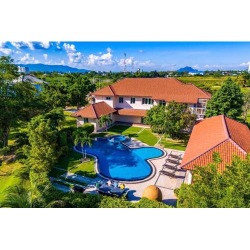 Luxurious 6 Bedroom Mansion Close To Beach CAS