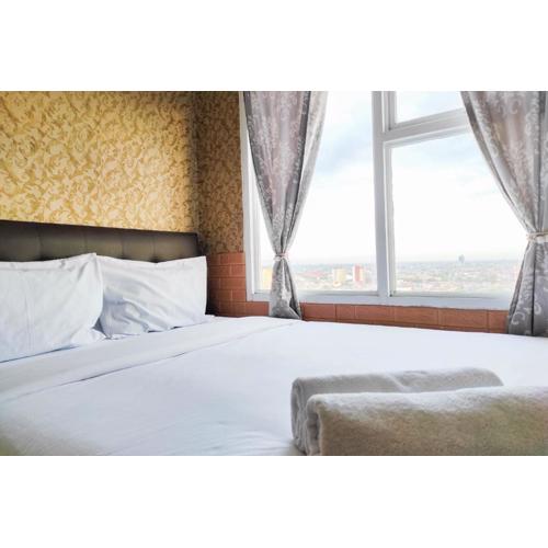 Luxurious and Comfy 2BR at Vida View Makassar Apartment By Travelio