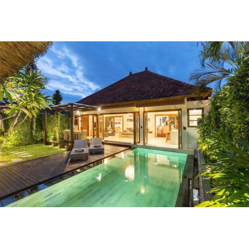 Luxurious and Cozy King Beds, Pool, closed living room