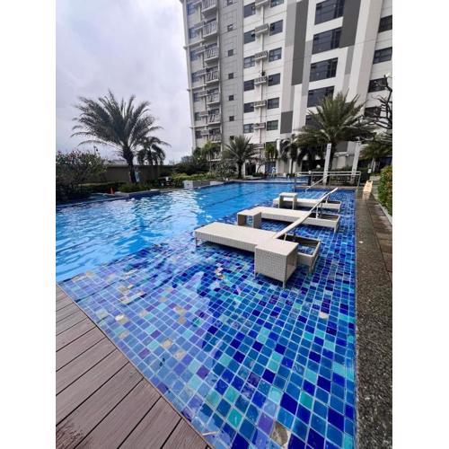 Luxurious condo with City View