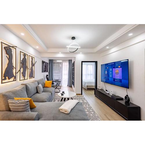 Luxurious Condo with Rooftop Pool and Gym