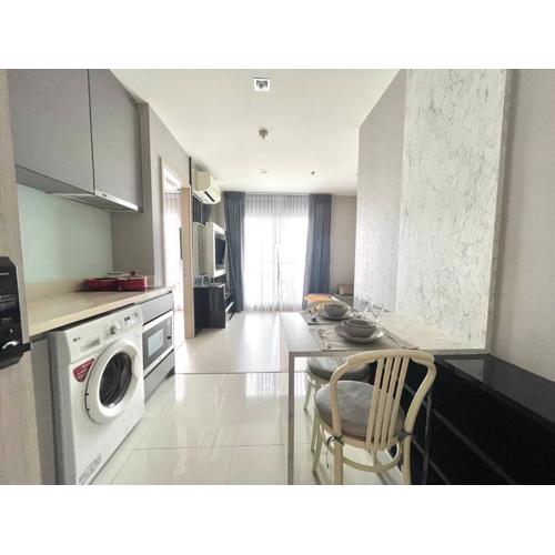 Luxurious Downtown Apartment