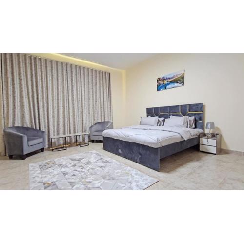 Luxurious Furnished Apartment Prime Location
