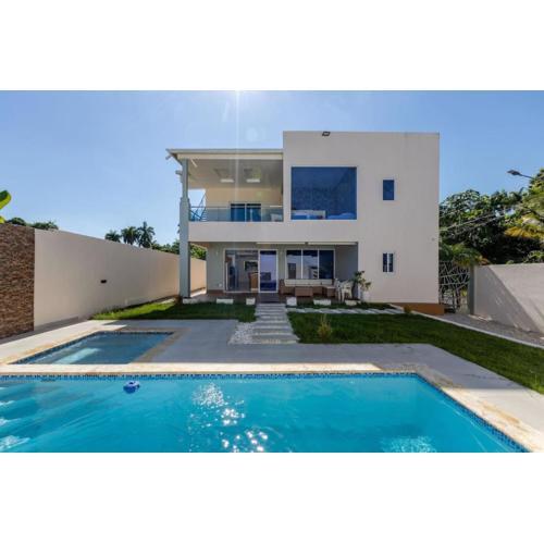 Luxurious Home with Pool