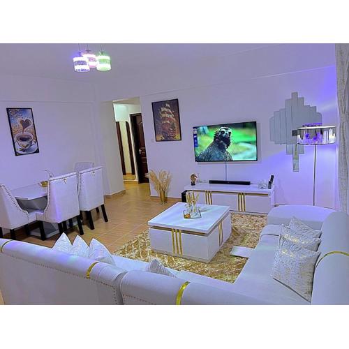 Luxurious Homely Apt 6