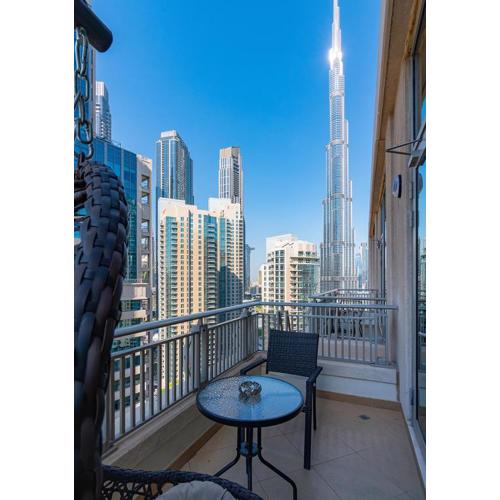 Luxurious one bedroom Apartment with Burj Khalifa View