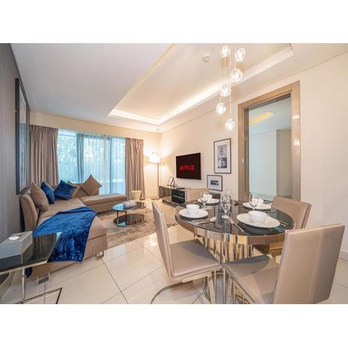 Luxurious paramount 2BR with Pool,Gym, Sauna & Bar 10 mins to Burj Khalifa