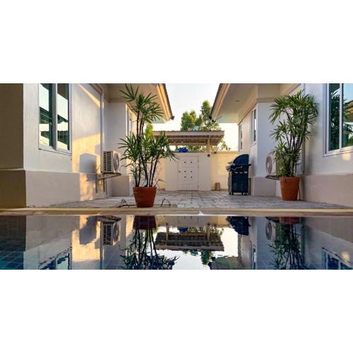 Luxurious Poolside Retreat in Bang Saray