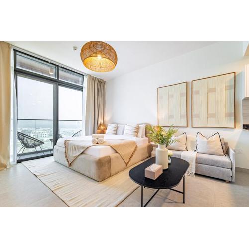 Luxurious Saadiyat - Large Studio with Balcony - 5 min to Louvre and Mamsha - 3 min walk to NYU University - Designer's Choice