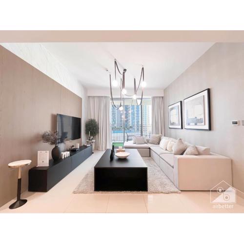 Luxurious stay Dubai Creek Balcony & View