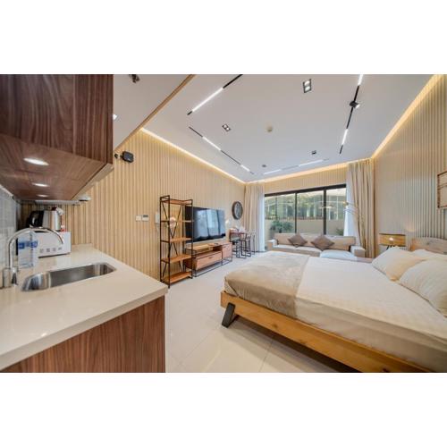 Luxurious studio apartment with private garden