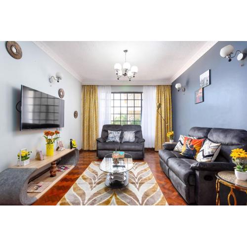 Luxurious suite with king bed n pool