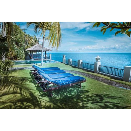 Luxurious & Tranquil Beachfront private villa with private pool