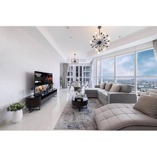 Luxury 1-BR with Lake View in Business Bay