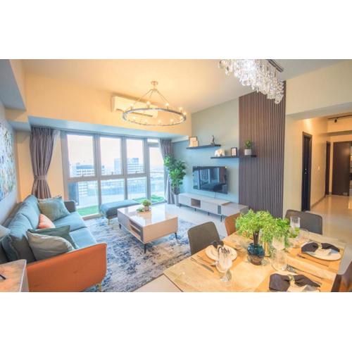 Luxury 120sqm suite Uptown BGC with spectacular balcony view
