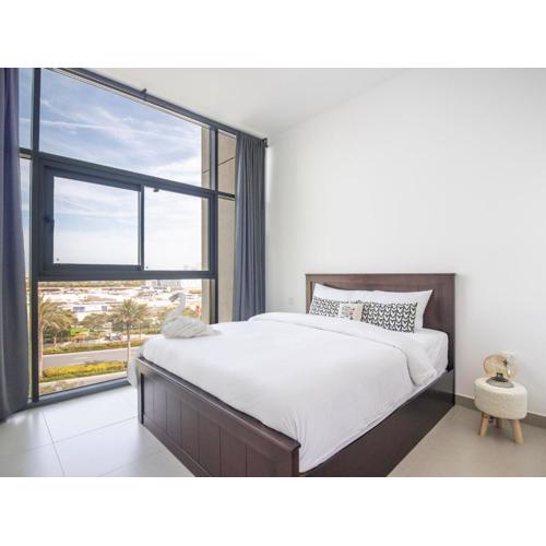 Luxury 1BR Getaway: Steps from Dubai Hills Park
