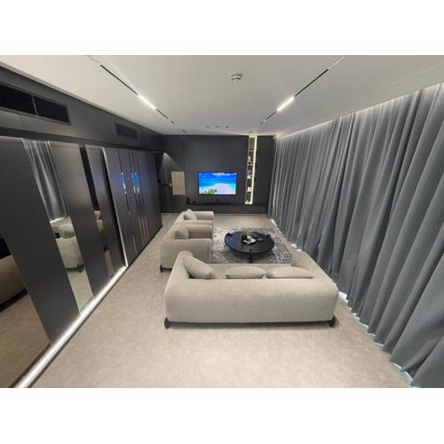 Luxury 2-Bed Flat, Prime Location, Burj View & World Highest Running Track