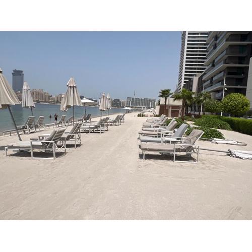 Luxury 2 Bedroom Apartment - Private Beach - Emaar Beach Vista